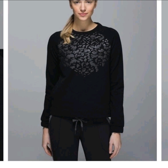 lululemon athletica Sweaters - Lululemon Snapshot Crew Reflective Crewneck‎ Sweatshirt Black Leopard Pockets  6